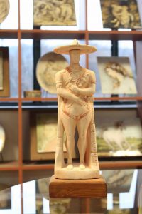 Guerriero di Capestrano in ceramica artigianale di Ceramiche Liberati