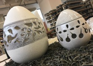 uova-di-pasqua-in-ceramica-traforate_ceramiche-liberati Uova di pasqua in ceramica traforate Ceramiche Liberati
