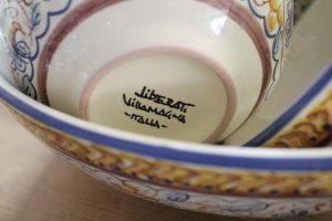 Ceramica made in Italy artigianale scritta provenienza