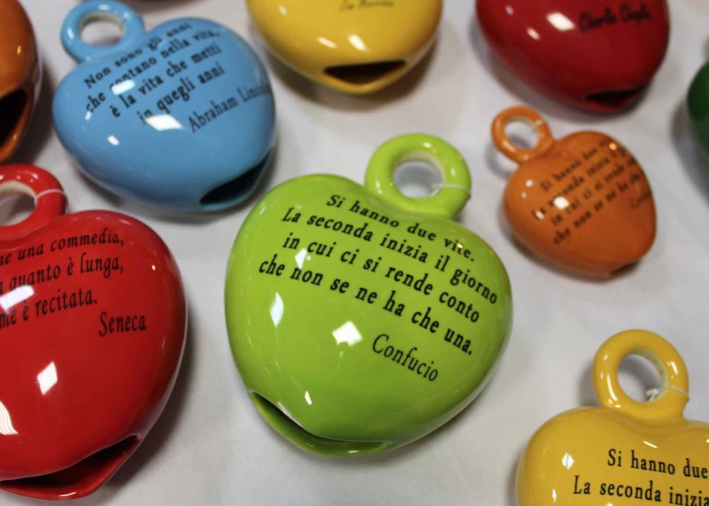 Campanella in ceramica a cuore con dediche Ceramiche Liberati
