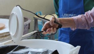 Smaltatura della ceramica per immersione_Ceramiche Liberati