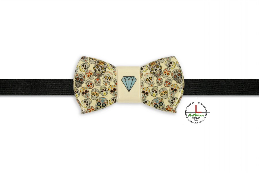 18RATM_Papillon-in-ceramica-modello-Romantico-decoro-Teschi-Messicani-base-Avorio_Ceramiche-Liberati-ArtWear.jpg 18RATM Papillon in ceramica modello Romantico decoro Teschi Messicani base Avorio Ceramiche Liberati ArtWear