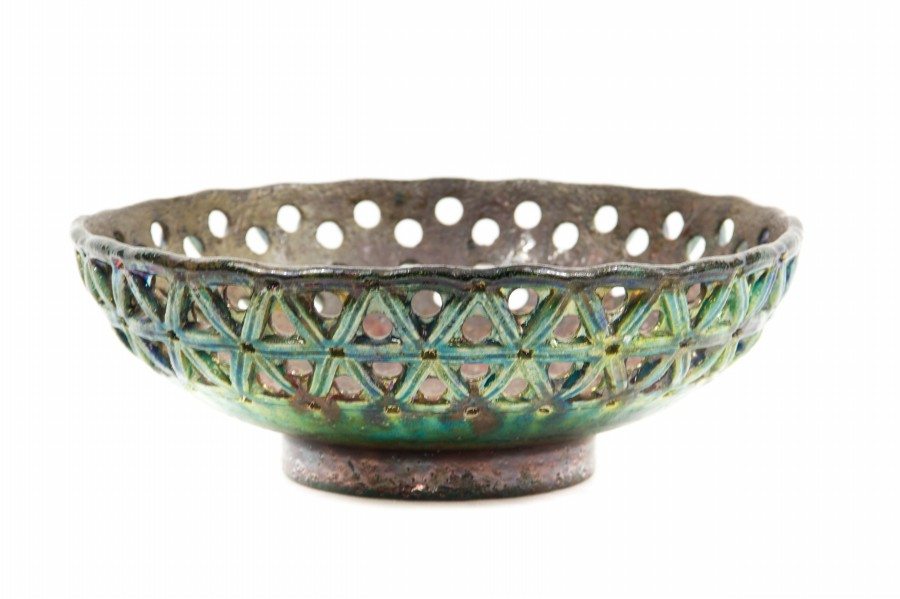 23CMI_Centrotavola-modellato-e-traforato-a-mano-tecnica-raku_Ceramica-Liberati.jpg 23CMI Centrotavola modellato e traforato a mano tecnica raku Ceramica Liberati