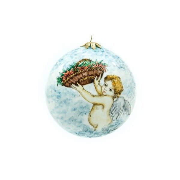 Pallina in ceramica per Natale Puttino con cesto natalizio