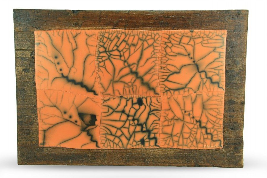 34CMI_Pannello-legno-e-ceramica-raku-nudo-arancio_Ceramiche-Liberati.jpg 34CMI Pannello legno e ceramica raku nudo arancio Ceramiche Liberati