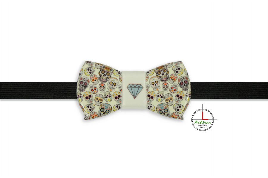 35RZTM_Papillon-in-ceramica-modello-Romantico-decoro-Teschi-Messicani-base-azzurrato_Ceramiche-Liberati-ArtWear.jpg 35RZTM Papillon in ceramica modello Romantico decoro Teschi Messicani base azzurrato Ceramiche Liberati ArtWear