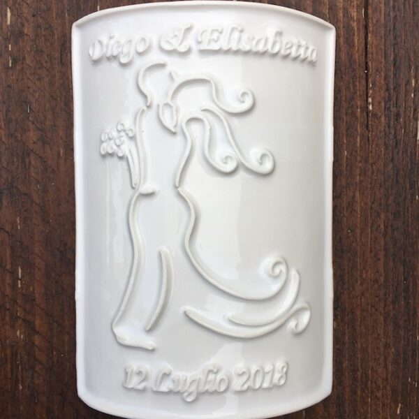 Etichetta in ceramica rettangolare con silhouette e data