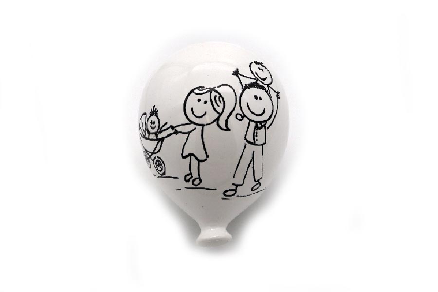 palloncino-ceramica-familia-con-carrozzino-1.jpg palloncino ceramica familia con carrozzino 1