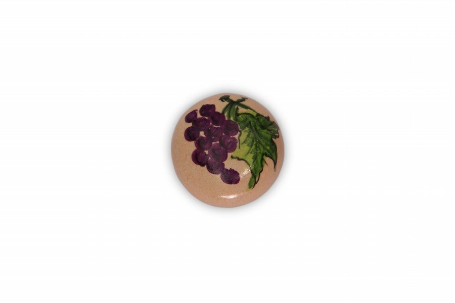37PMU24_Pomello-in-ceramica-maiolica-italiana-decoro-Uva-rossa-base-in-ottone_Ceramiche-Liberati.jpg 37PMU24 Pomello in ceramica maiolica italiana decoro Uva rossa base in ottone Ceramiche Liberati